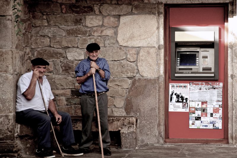 bancos cajero mayores